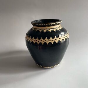 Vintage Mata Ortiz Sgraffito Pottery Vase with Etched Scallop Mexican Folkart